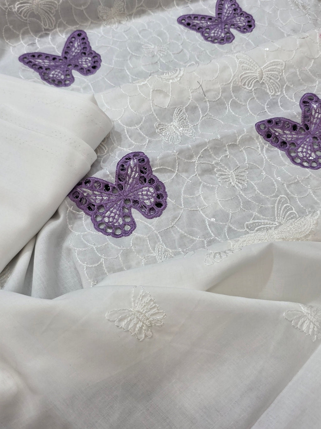 Bareeze embroidered lawn 2pc