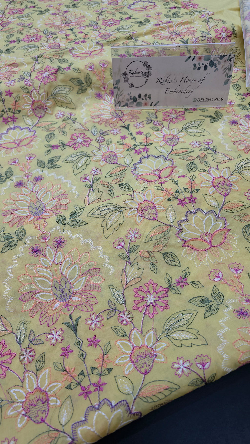 Bareeze embroidered lawn 2pc.