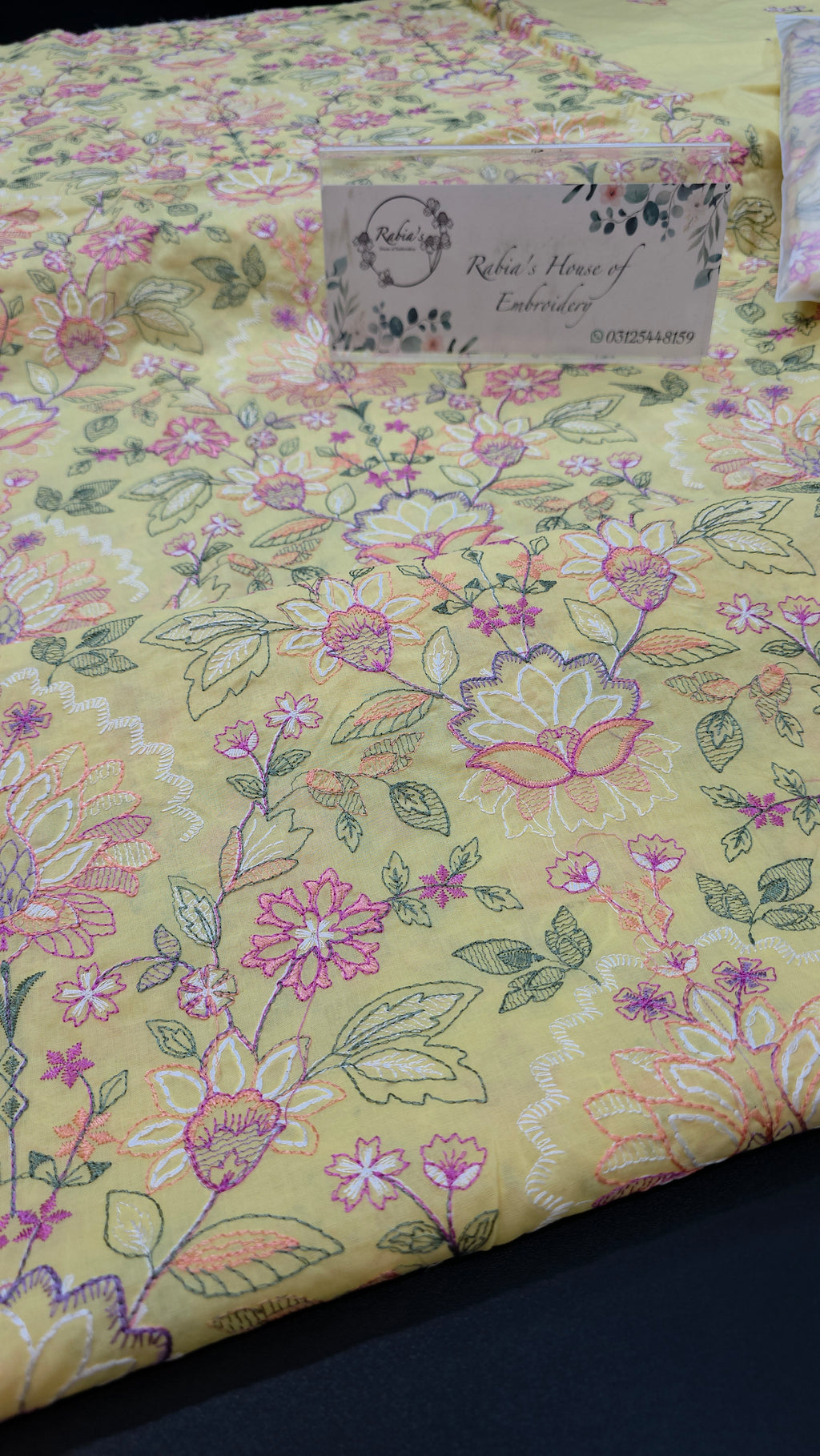 Bareeze embroidered lawn 2pc.