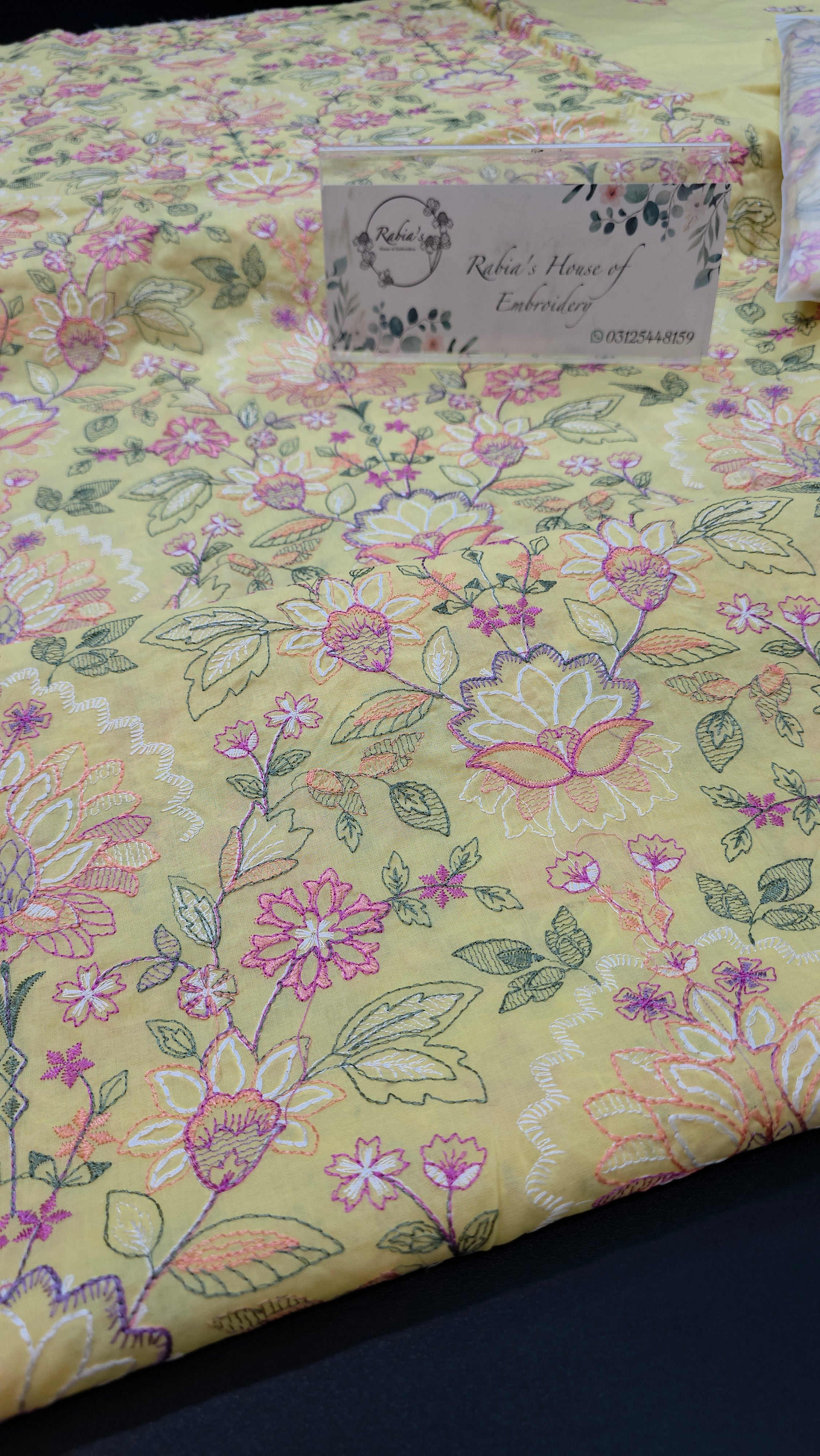 Bareeze embroidered lawn 2pc.