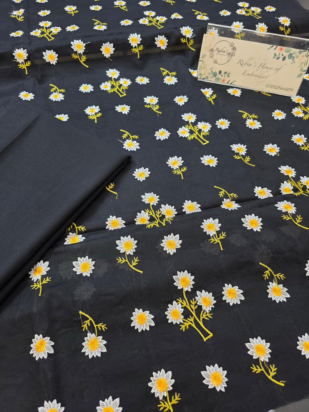 Bareeze embroidered lawn 2pc.