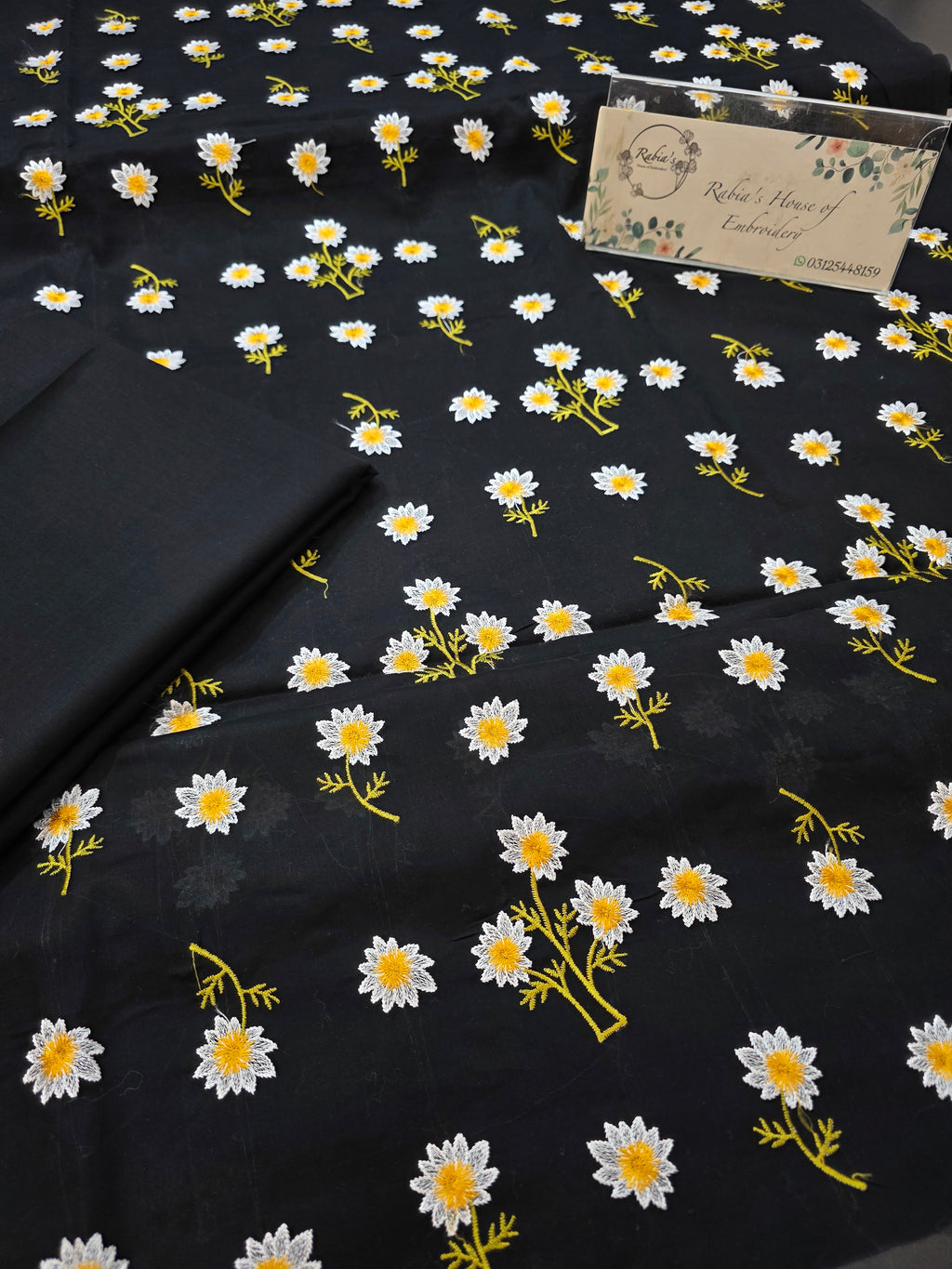 Bareeze embroidered lawn 2pc.
