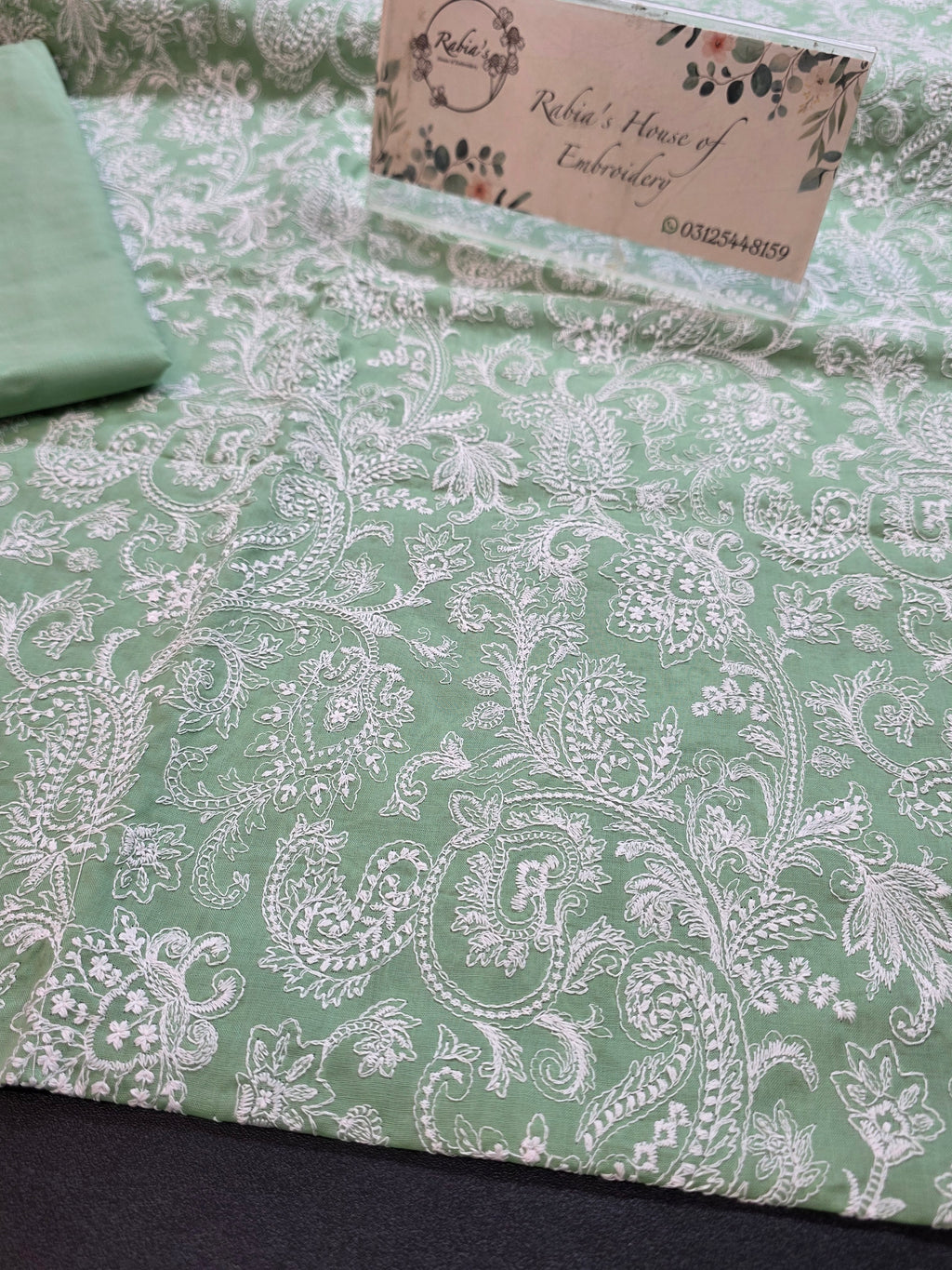 Bareeze embroidered lawn 2pc