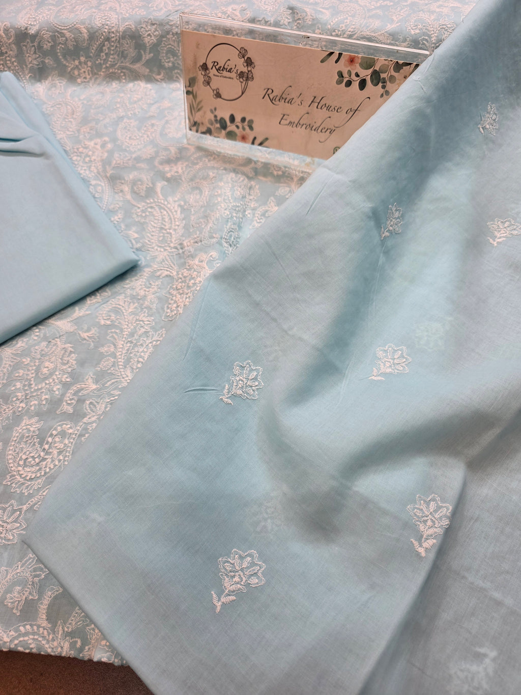 Bareeze embroidered lawn 2pc