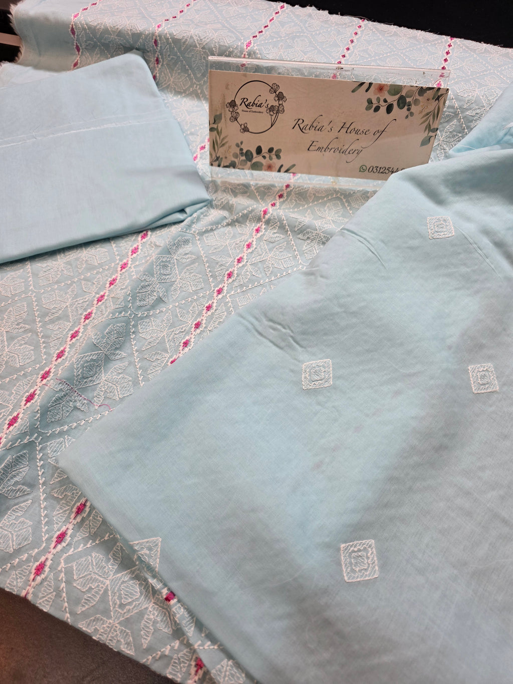 Bareeze embroidered lawn 2pc