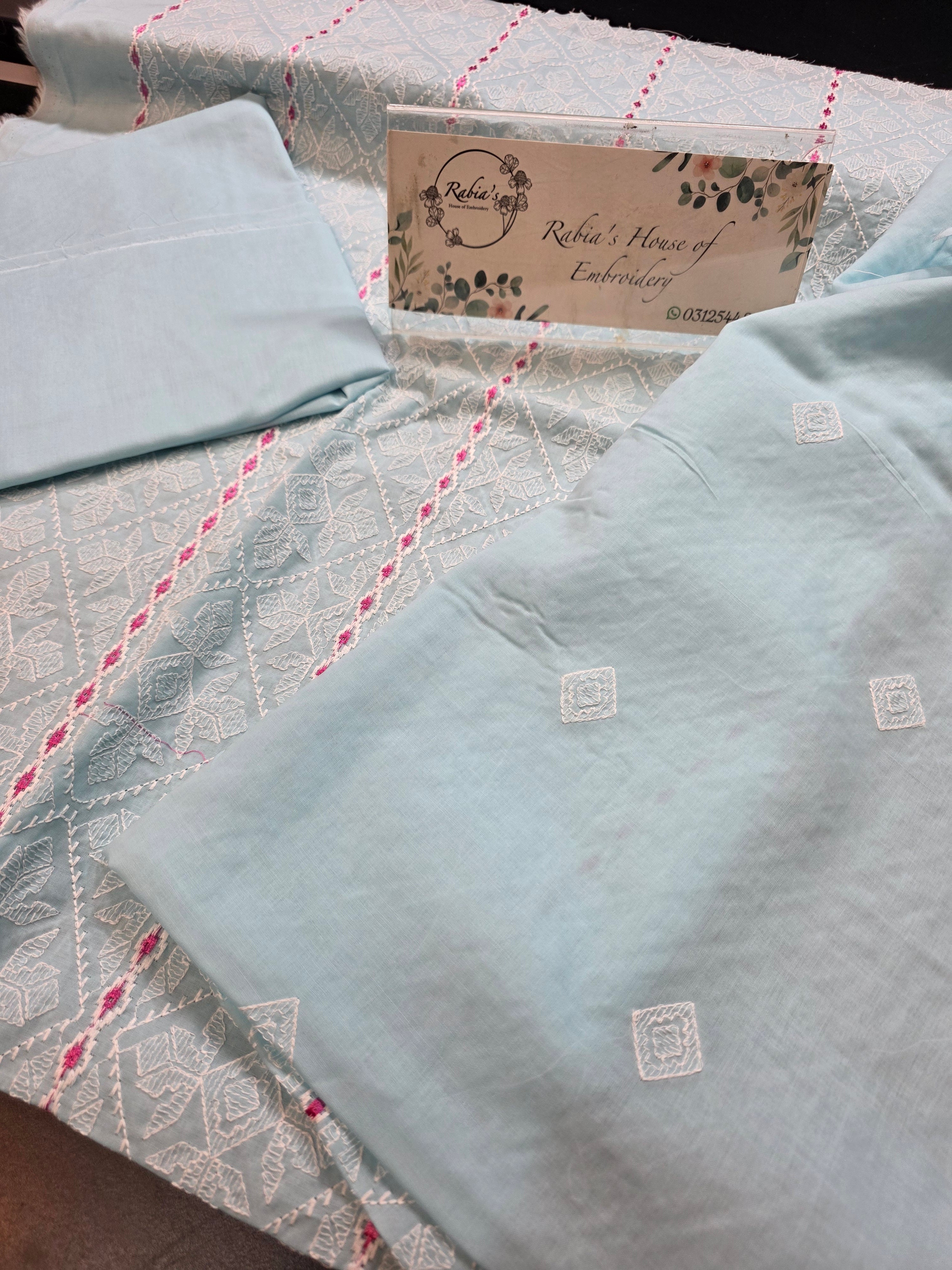 Bareeze embroidered lawn 2pc