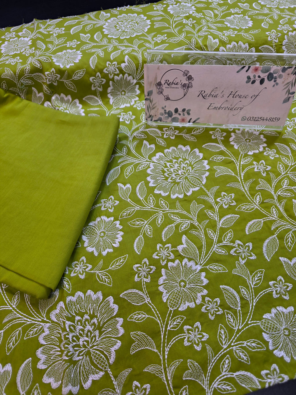 Bareeze embroidered lawn 2pc
