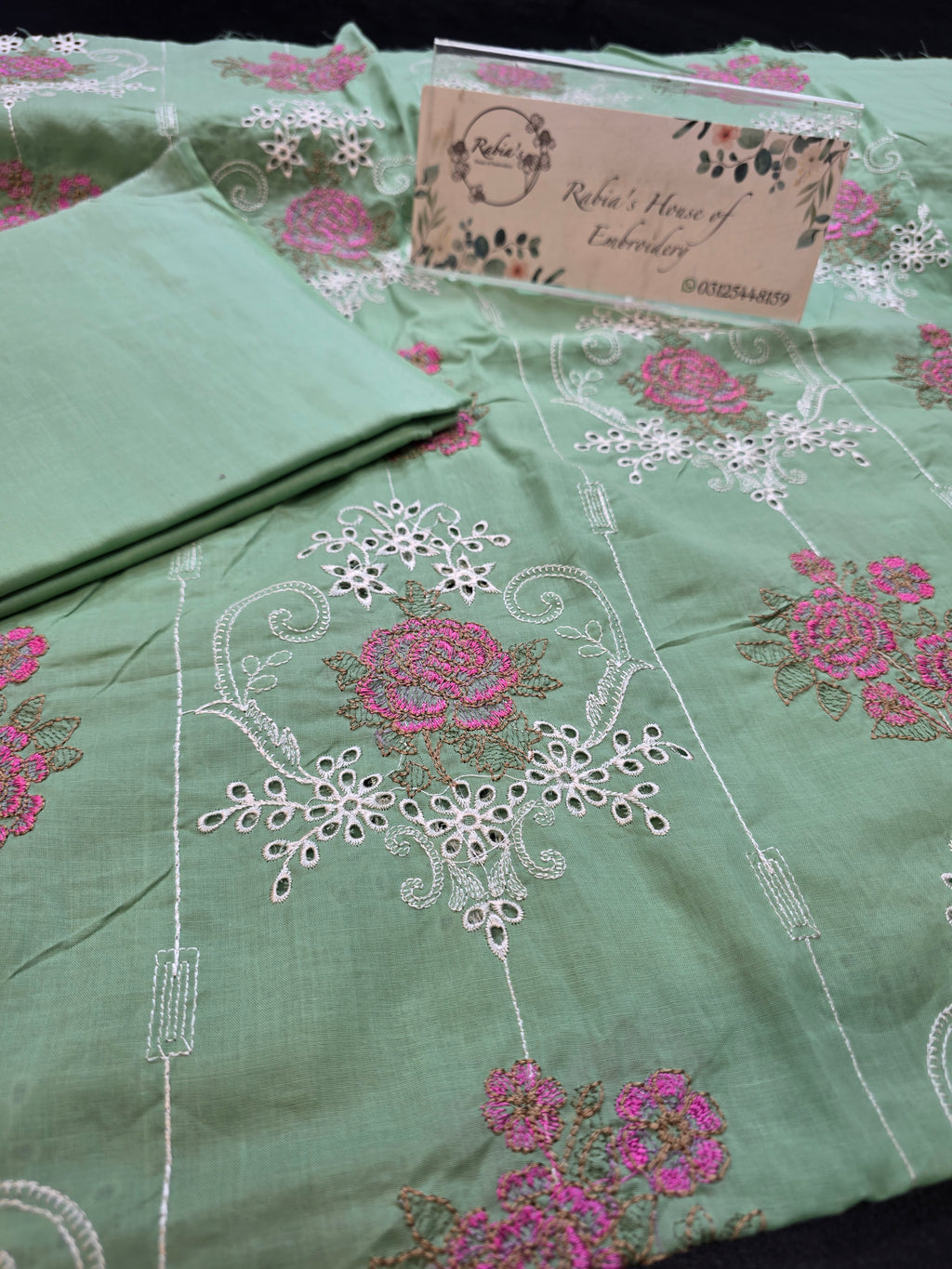 Bareeze embroidered lawn 2pc
