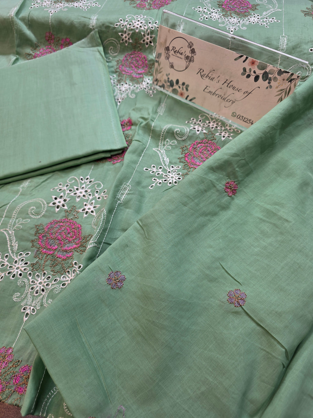 Bareeze embroidered lawn 2pc