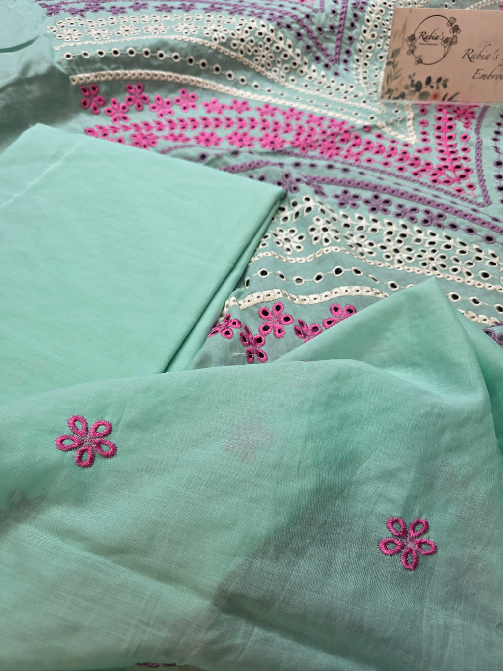 Bareeze embroidered lawn 2pc