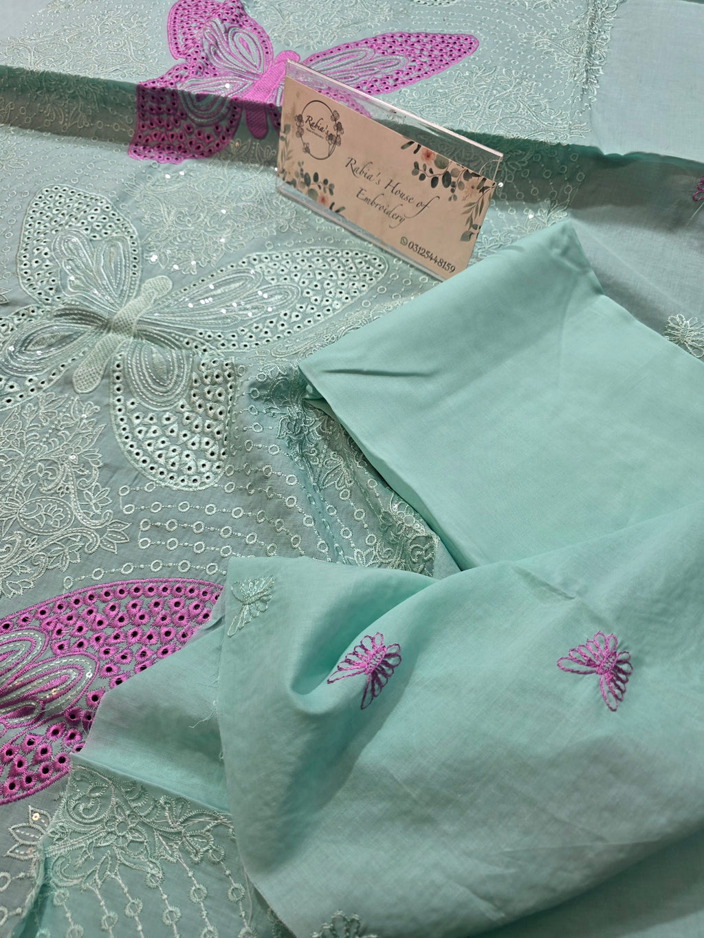 Bareeze embroidered lawn 2pc