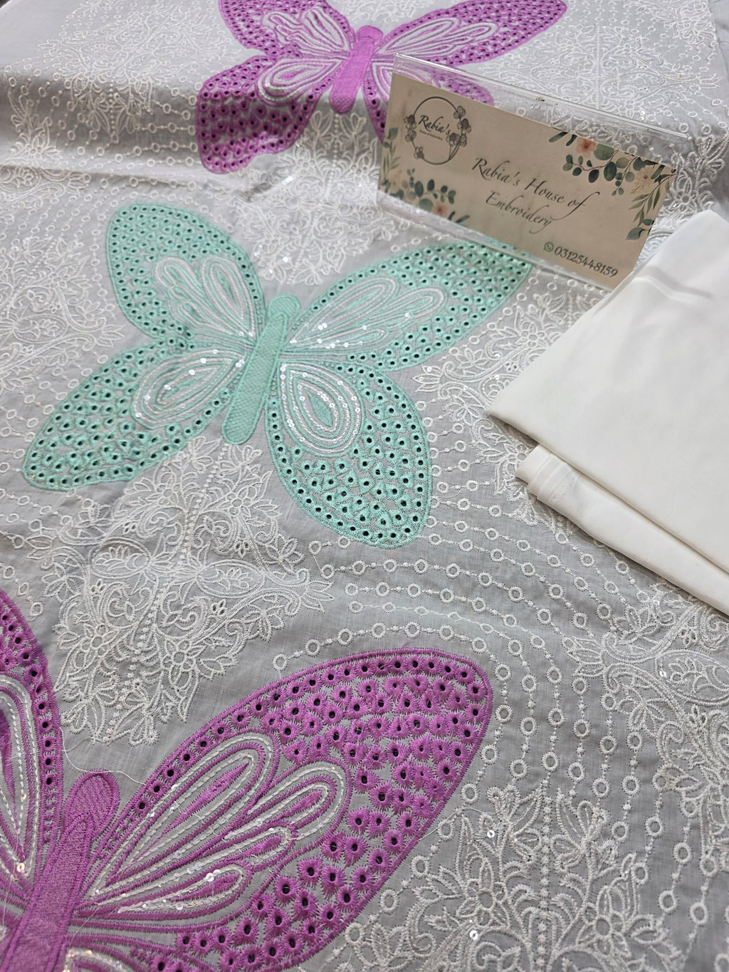 Bareeze embroidered lawn 2pc