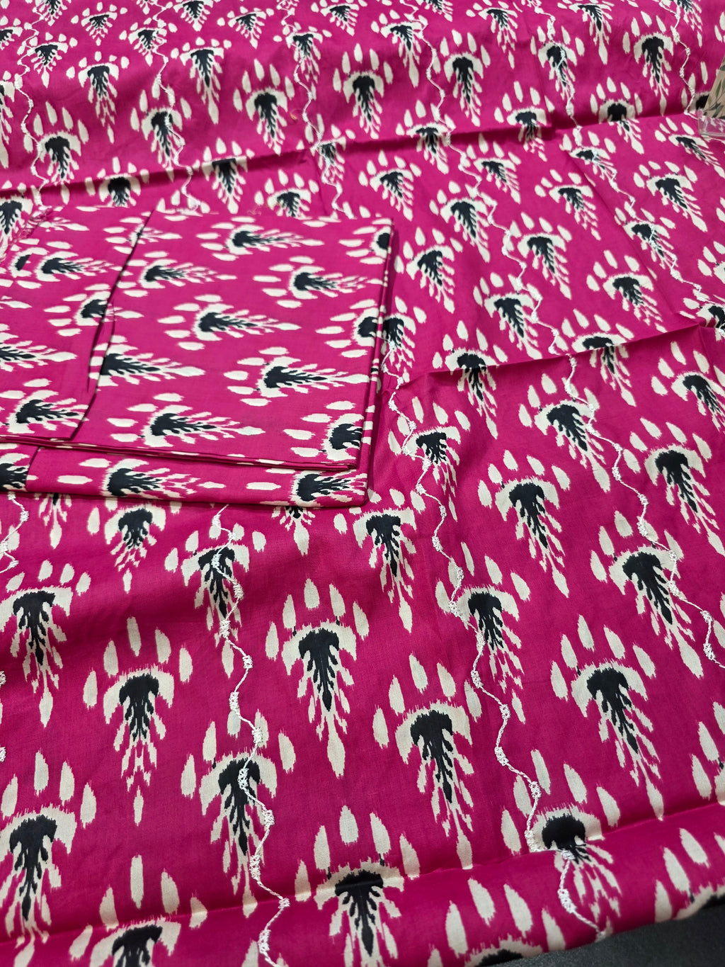Bareeze lawn 2pc printed plus embroidered