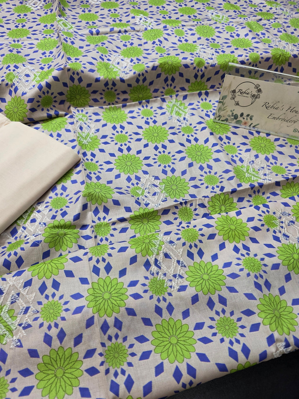 Bareeze lawn 3pc printed plus embroidery