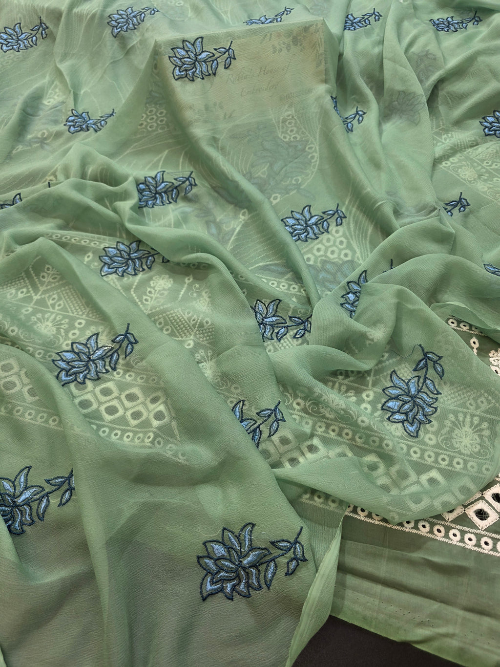 Lawn 4pc with chiffon duppatta