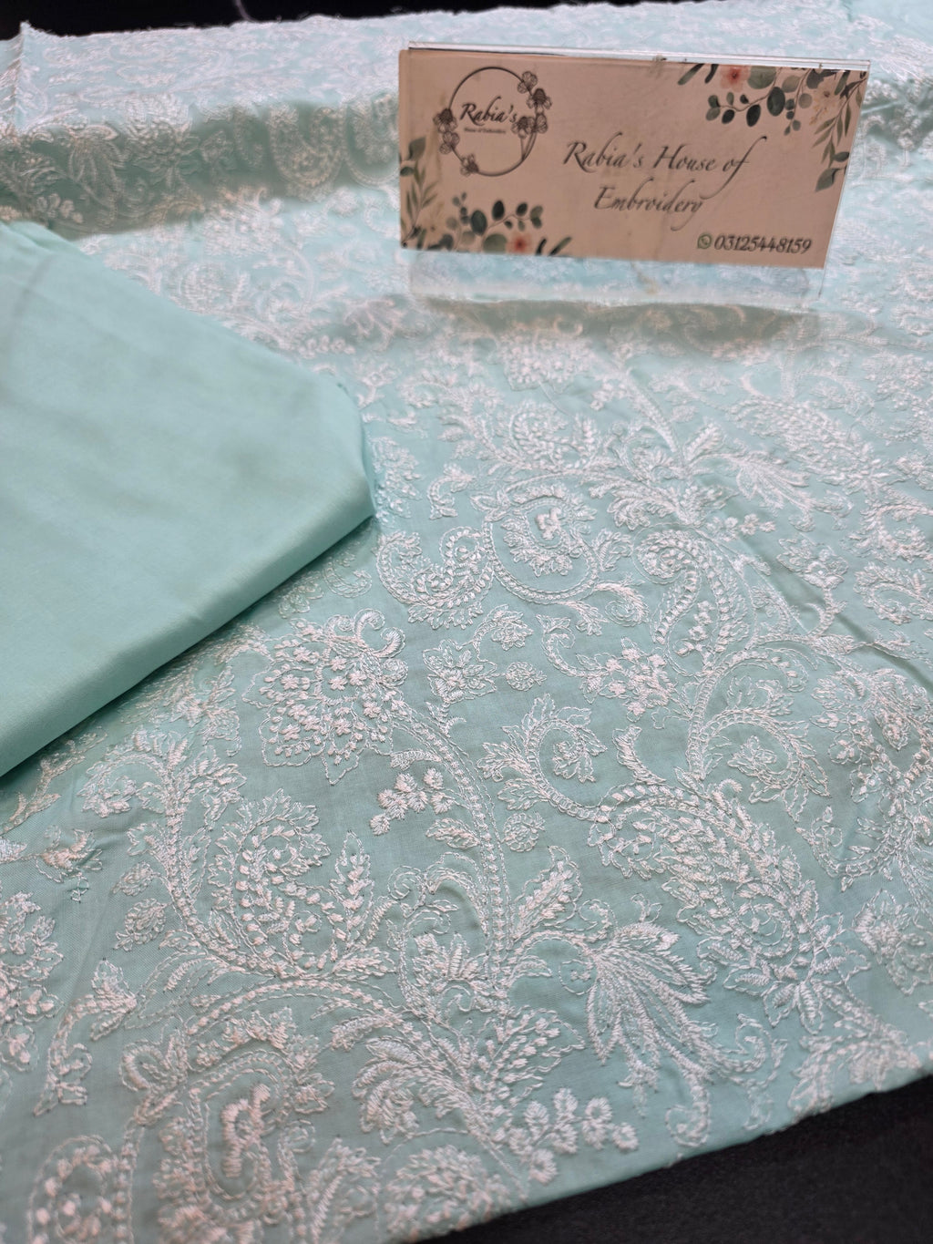 Bareeze embroidered lawn 2pc