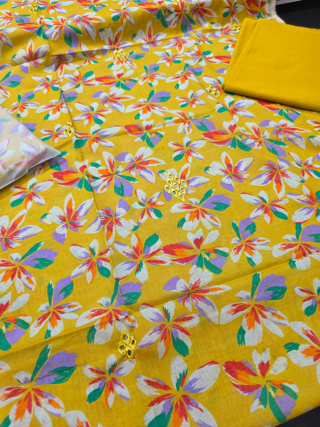 Bareeze lawn 3pc printed plus embroidery