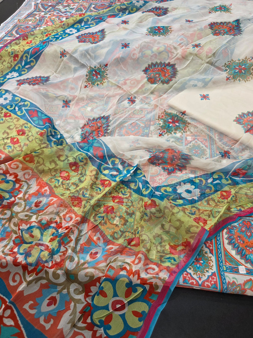 Bareeze lawn  printed 3pc plus embroidery