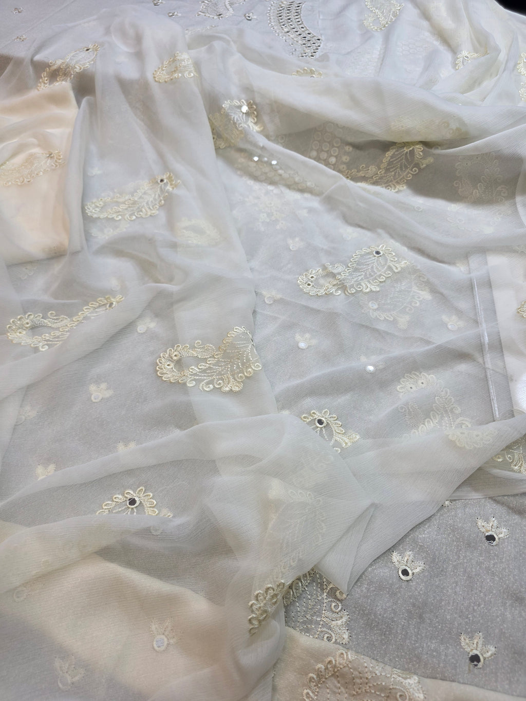 Winter kerandi 3pc with chiffon duppatta
