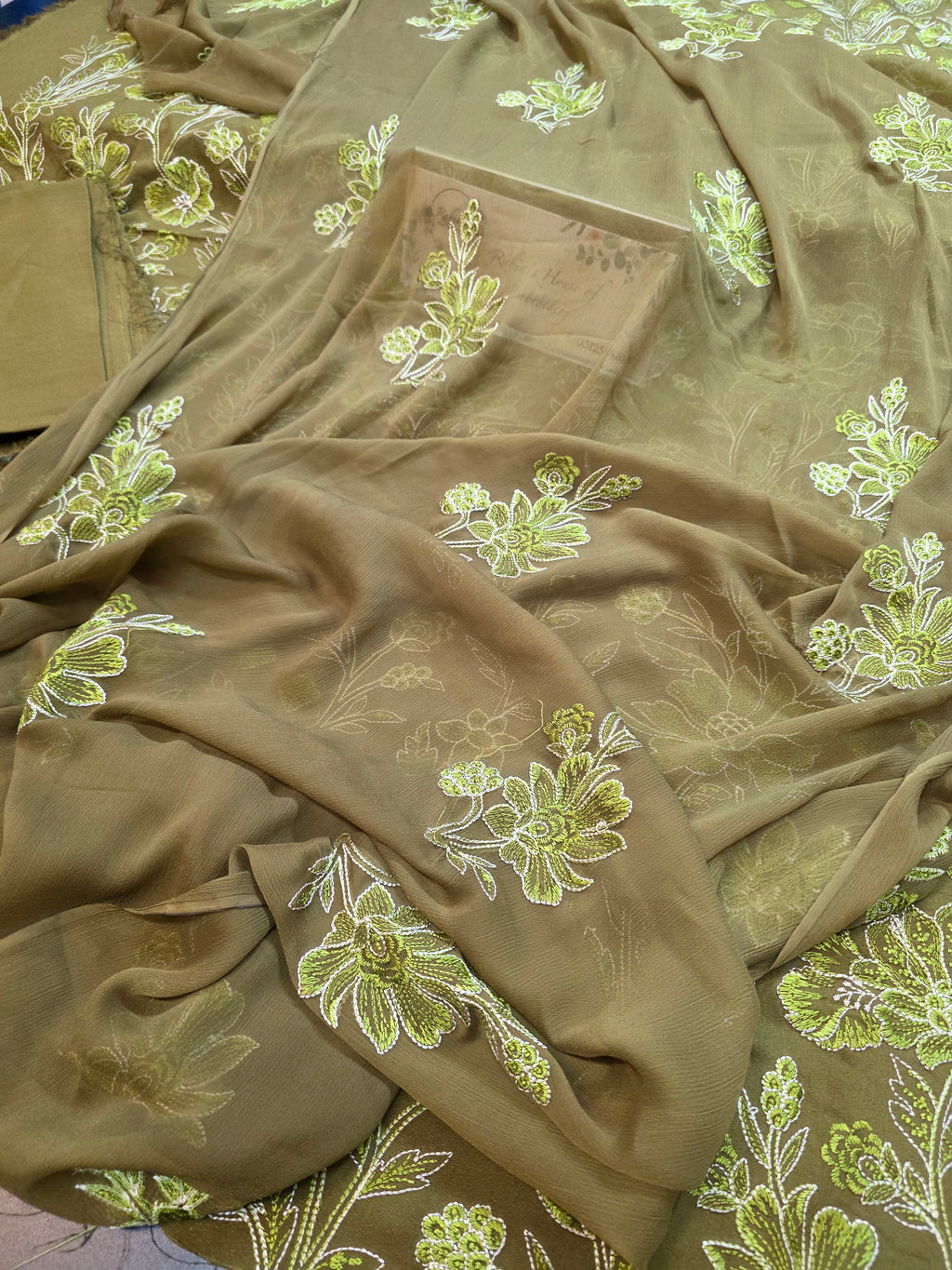 Winter kerandi 3pc allover embroidered with chiffon duppatta