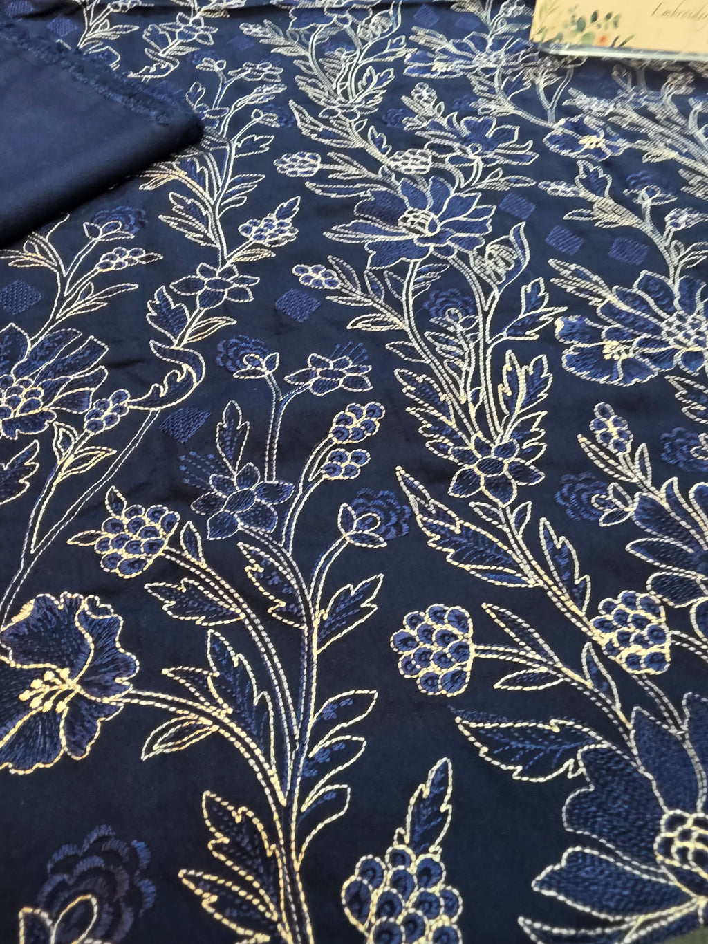Winter Kerandi 3pc allover embroidered with chiffon duppatta