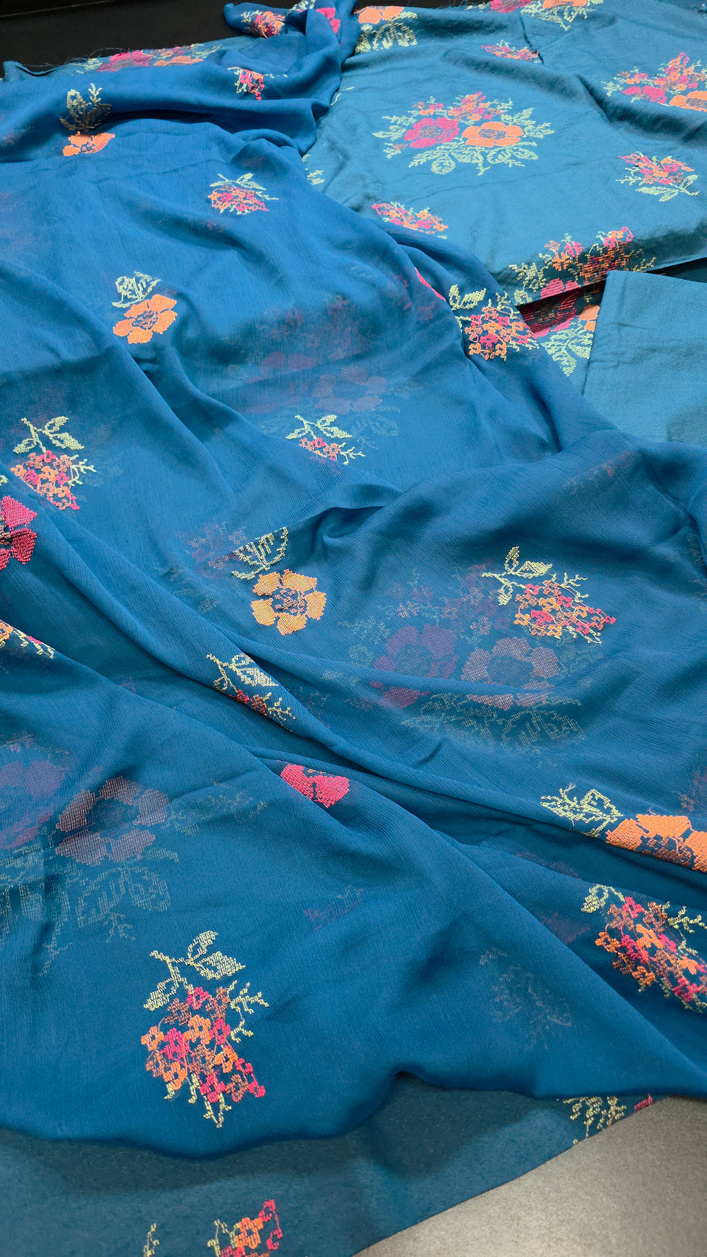 Winter kerandi 3pc allover with chiffon duppatta