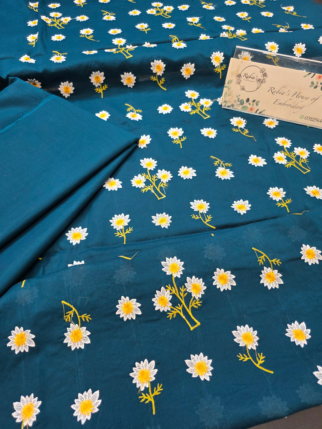 Bareeze embroidered lawn 2pc.