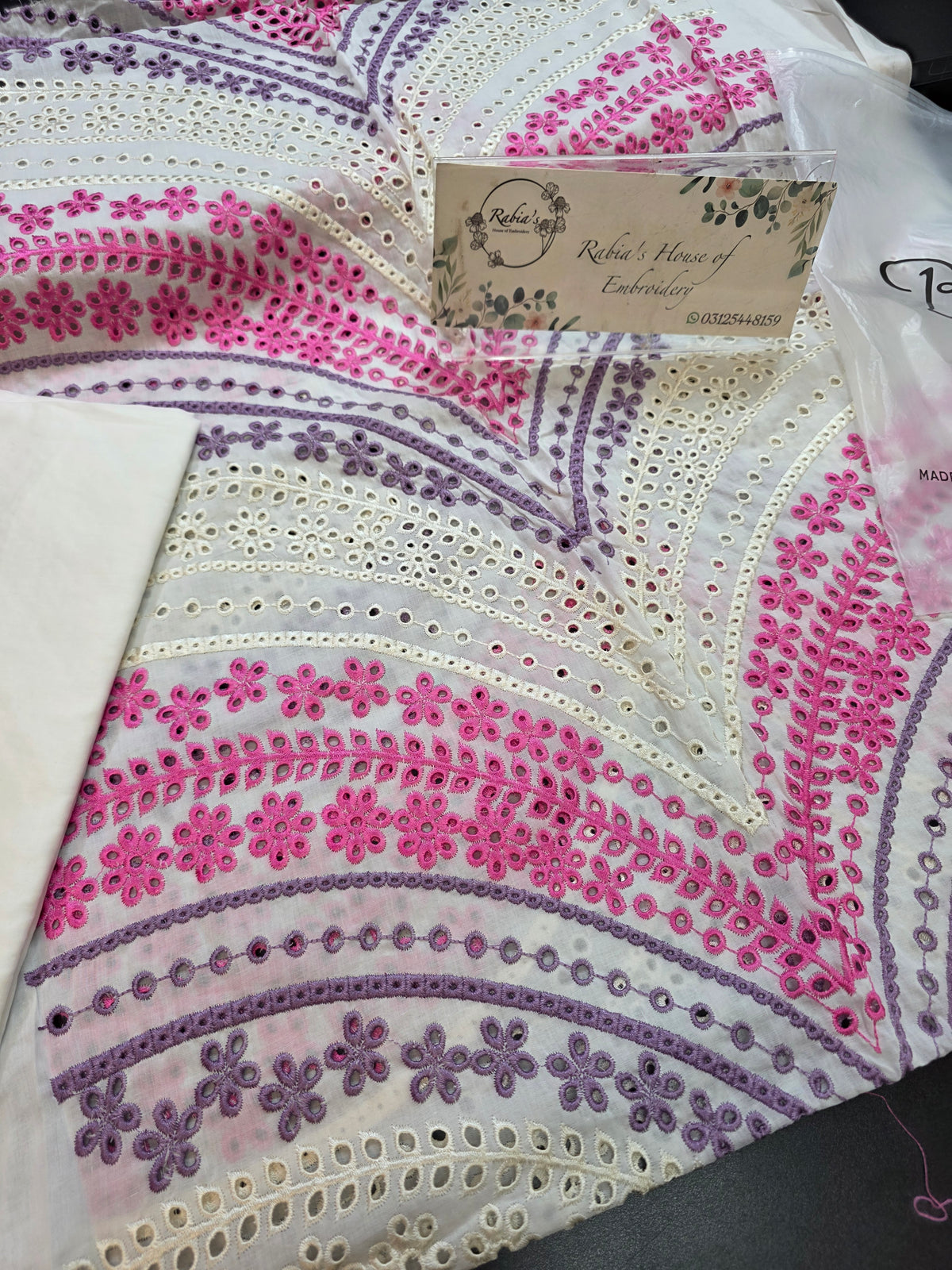 Bareeze embroidered lawn 2pc