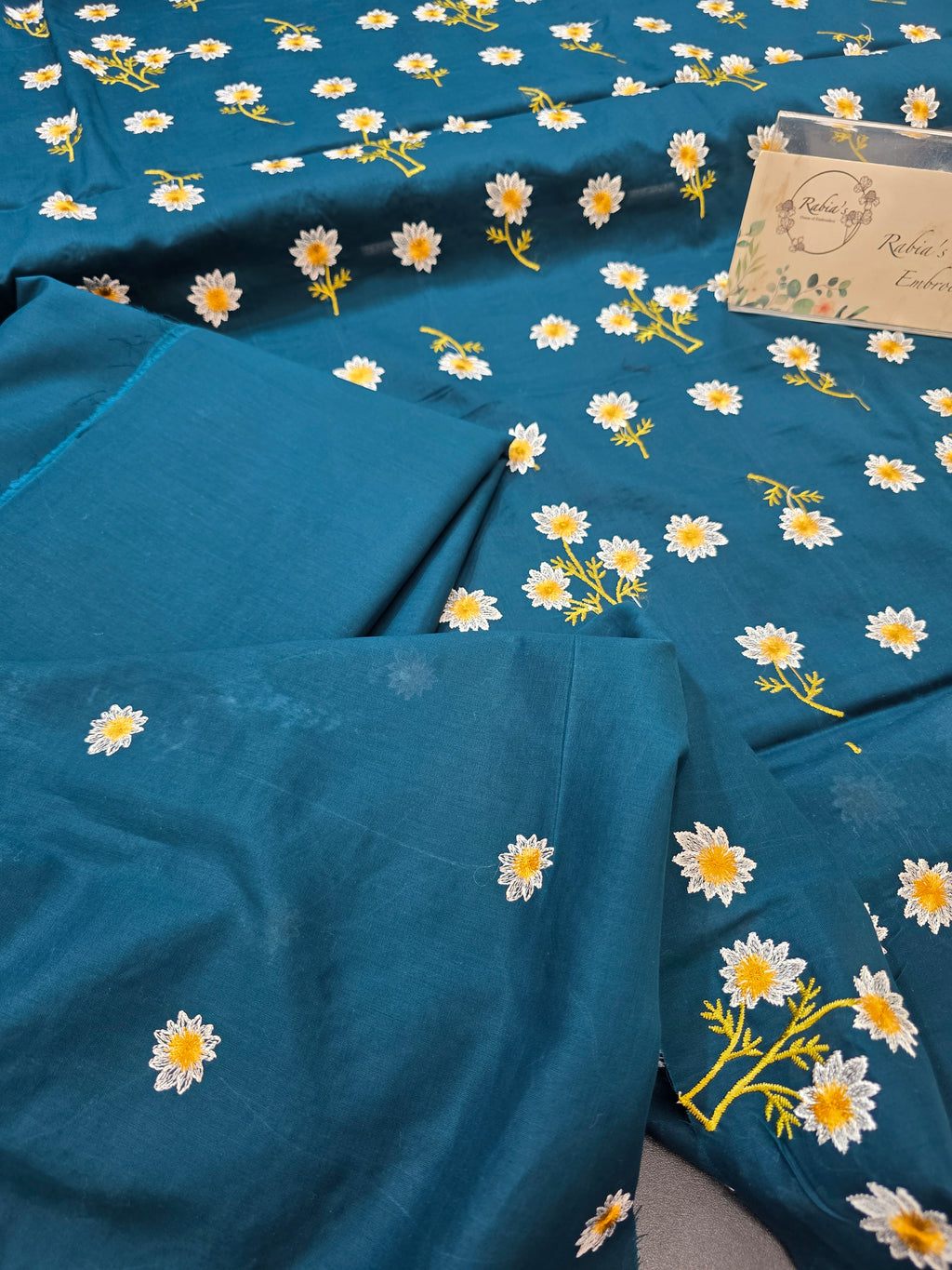 Bareeze embroidered lawn 2pc.