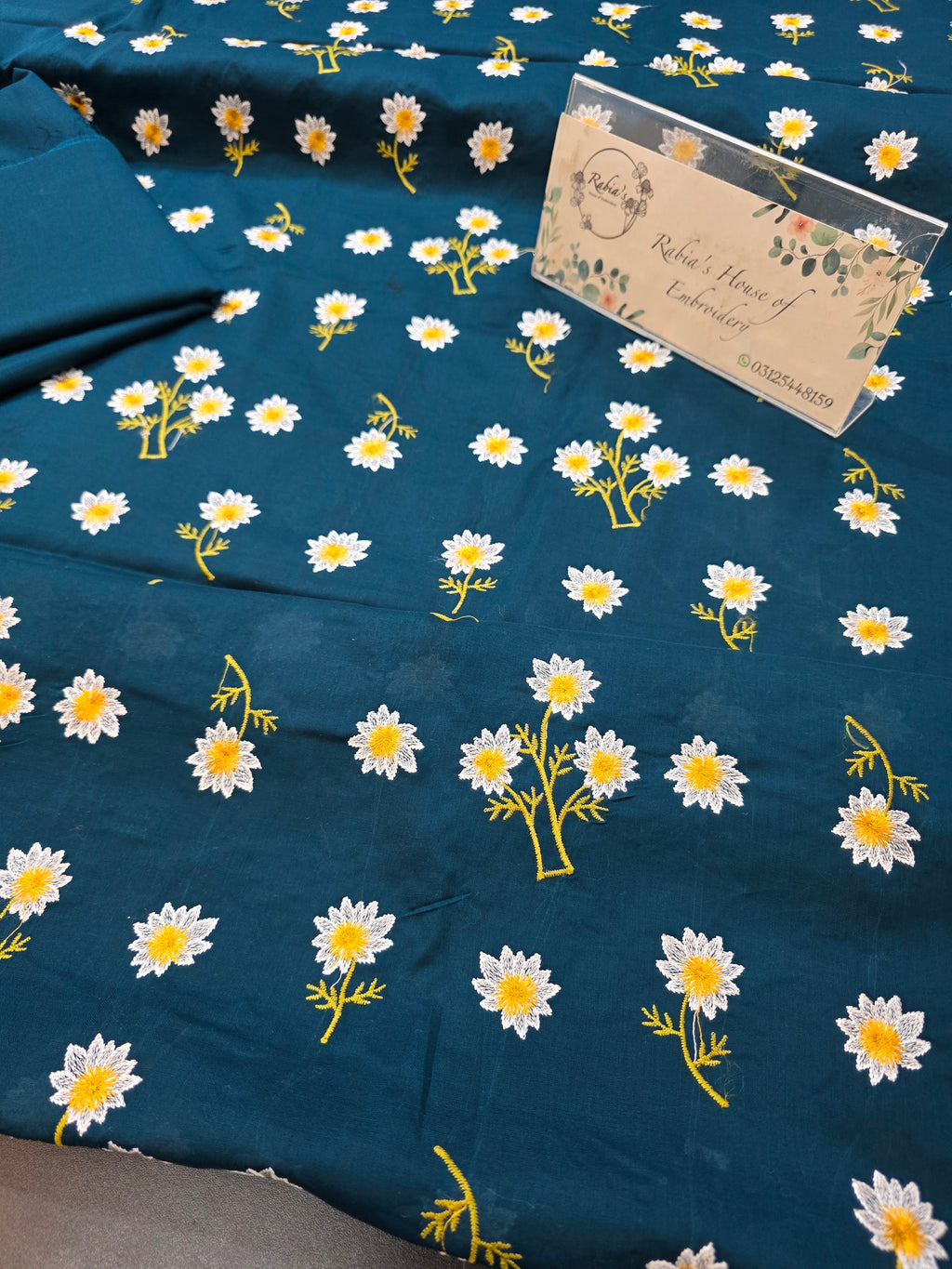 Bareeze embroidered lawn 2pc.